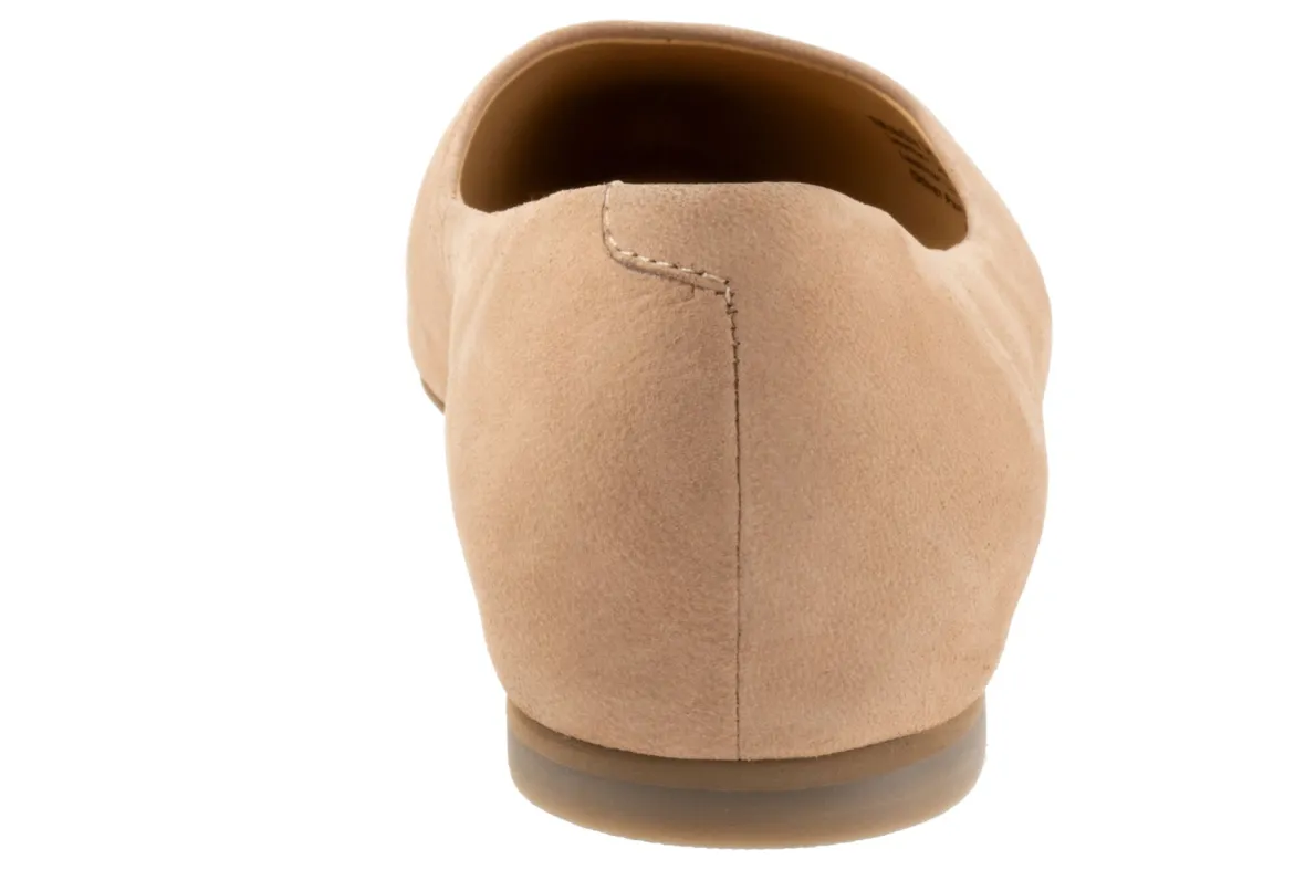 Estee-Trotters Fashion