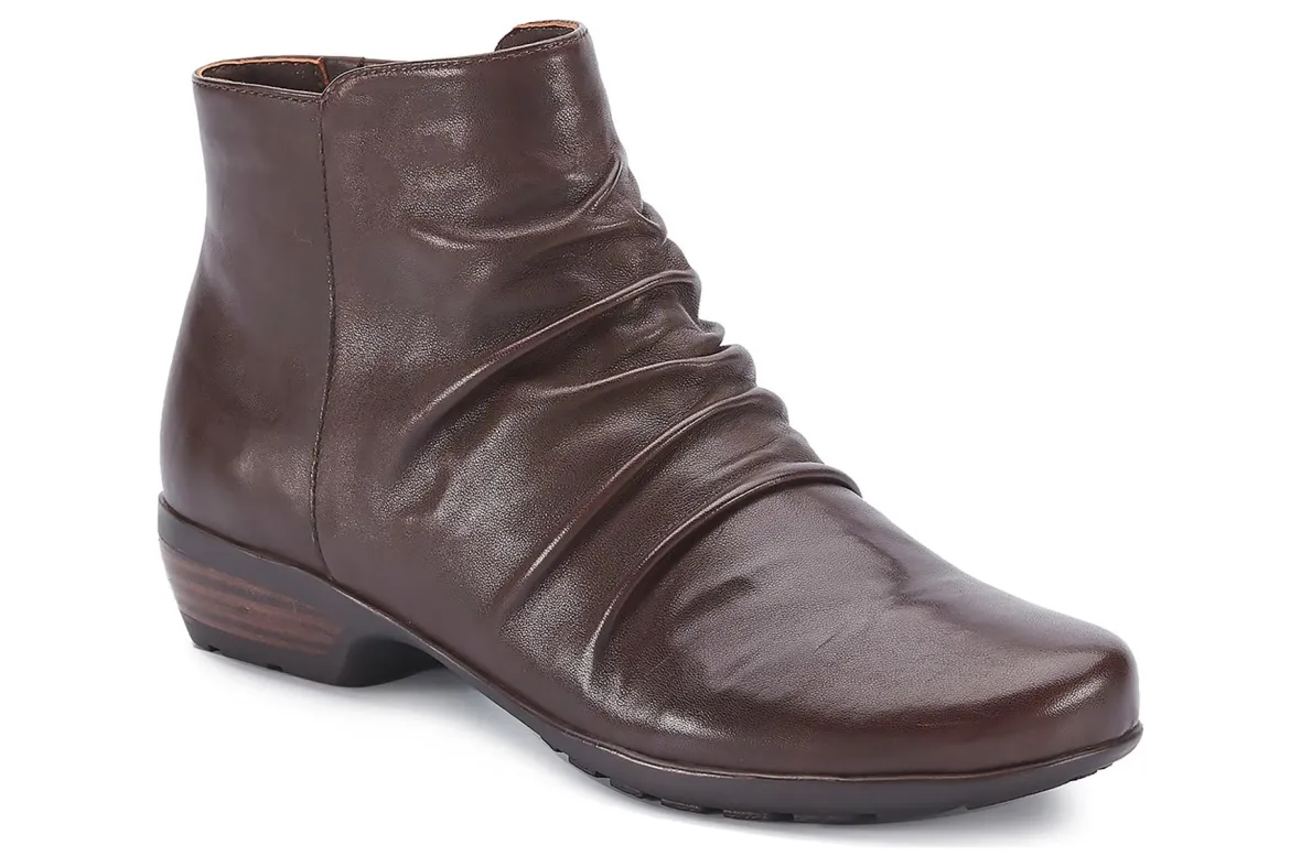 Esme-Ros Hommerson Online