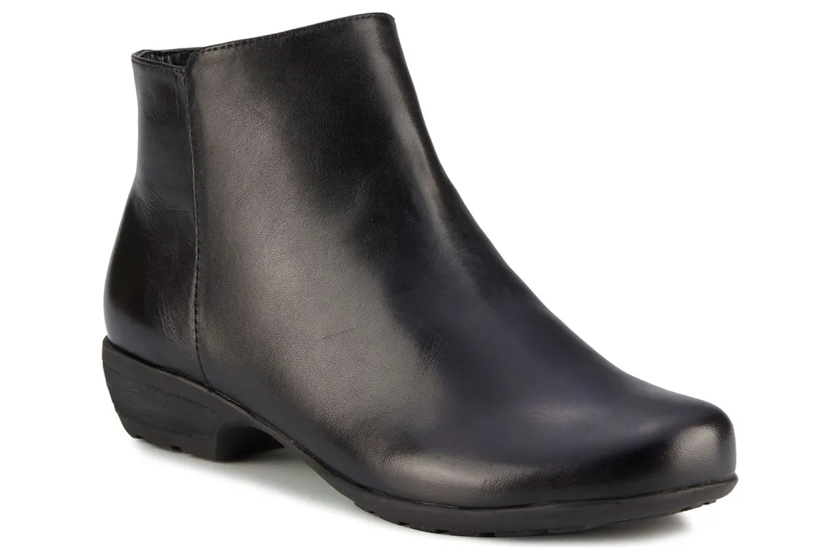 Ezra-Ros Hommerson Hot