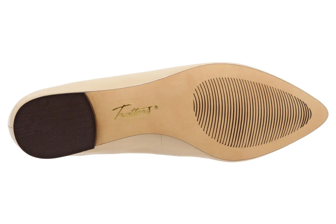 Estee-Trotters Fashion