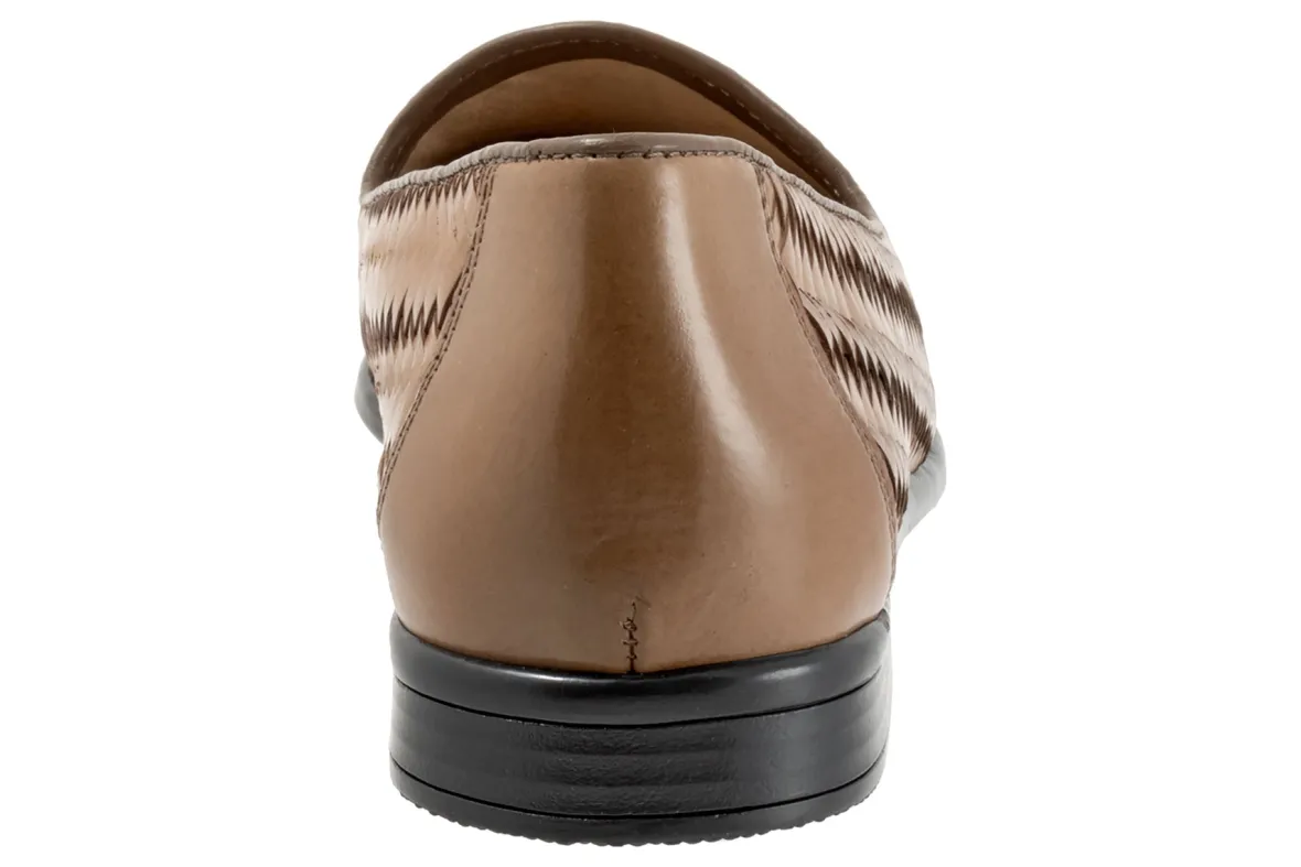 Liz III-Trotters Hot